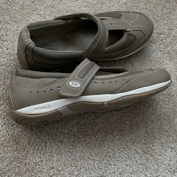 Ryka T Strap walking shoes - Picture 6 of 11